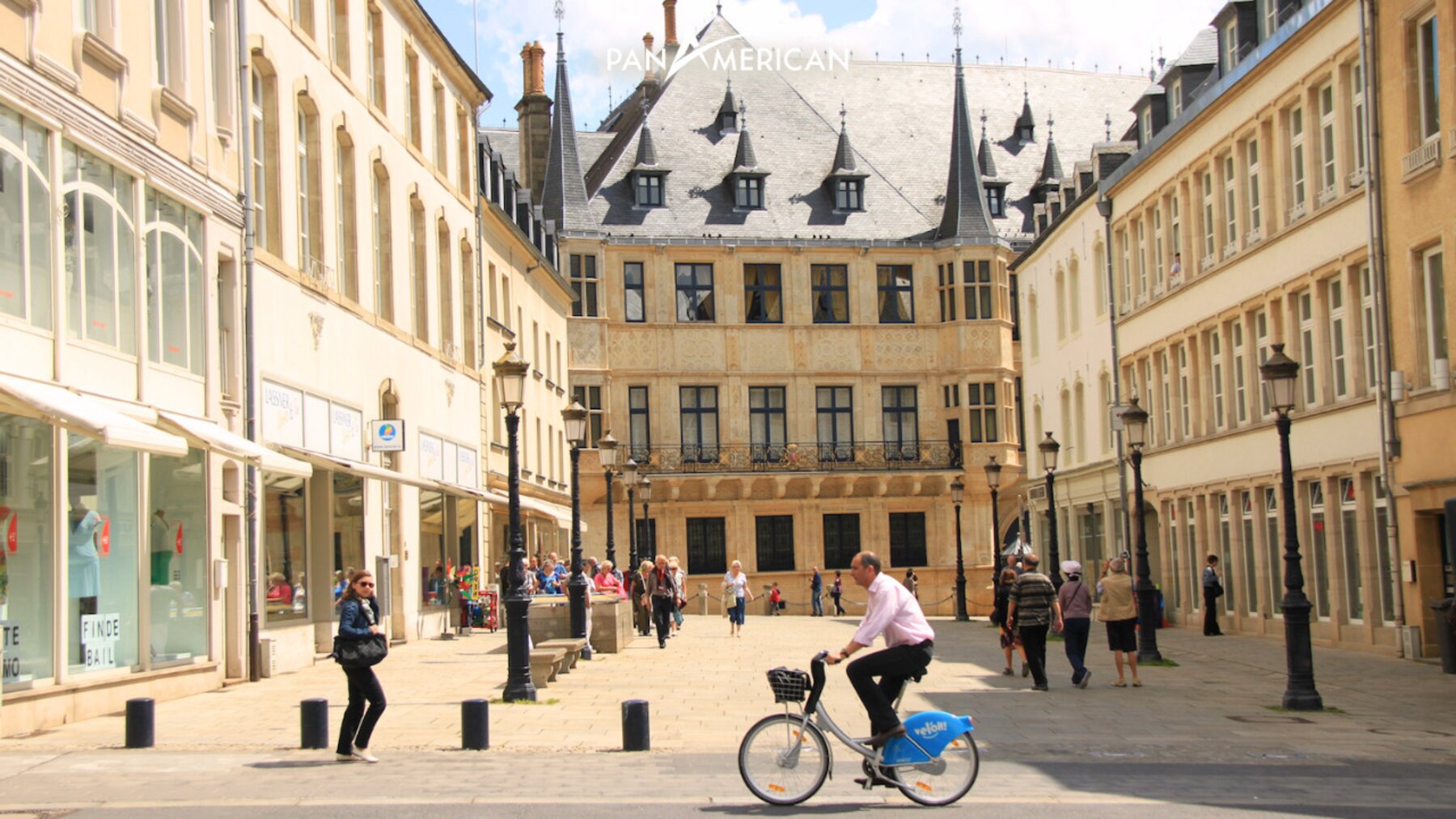 Luxembourg - Quốc gia giàu có và tự do