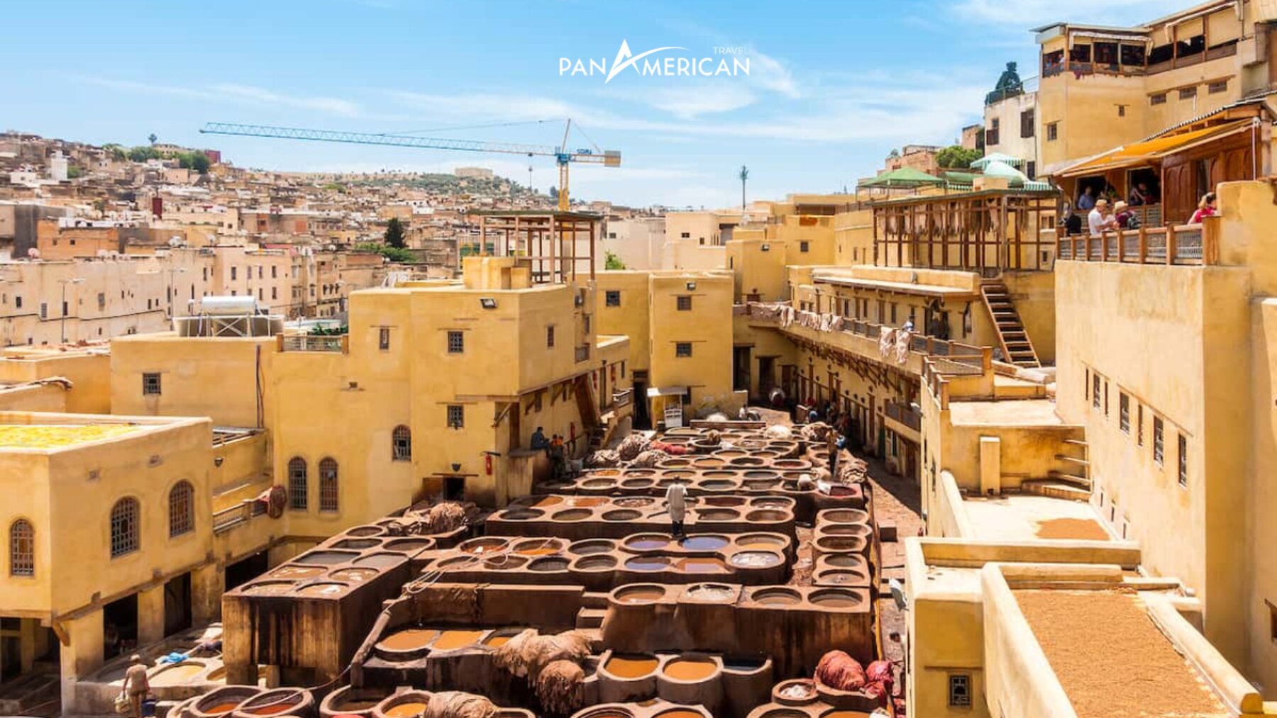 Xưởng da thuộc truyền thống ở phố cổ Medina của Fes