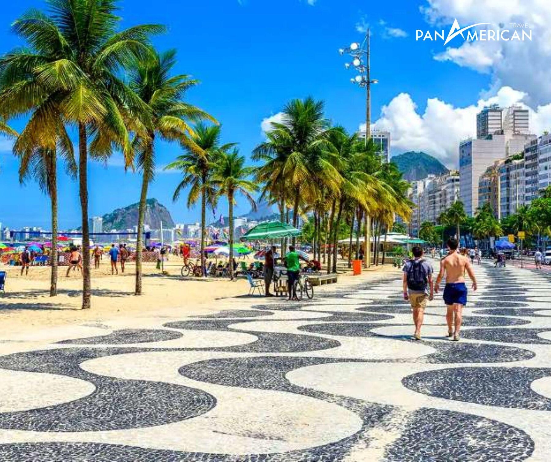 Khách du lịch có thể đi bộ dọc bãi biển để tận hưởng vẻ đẹp của Copacabana