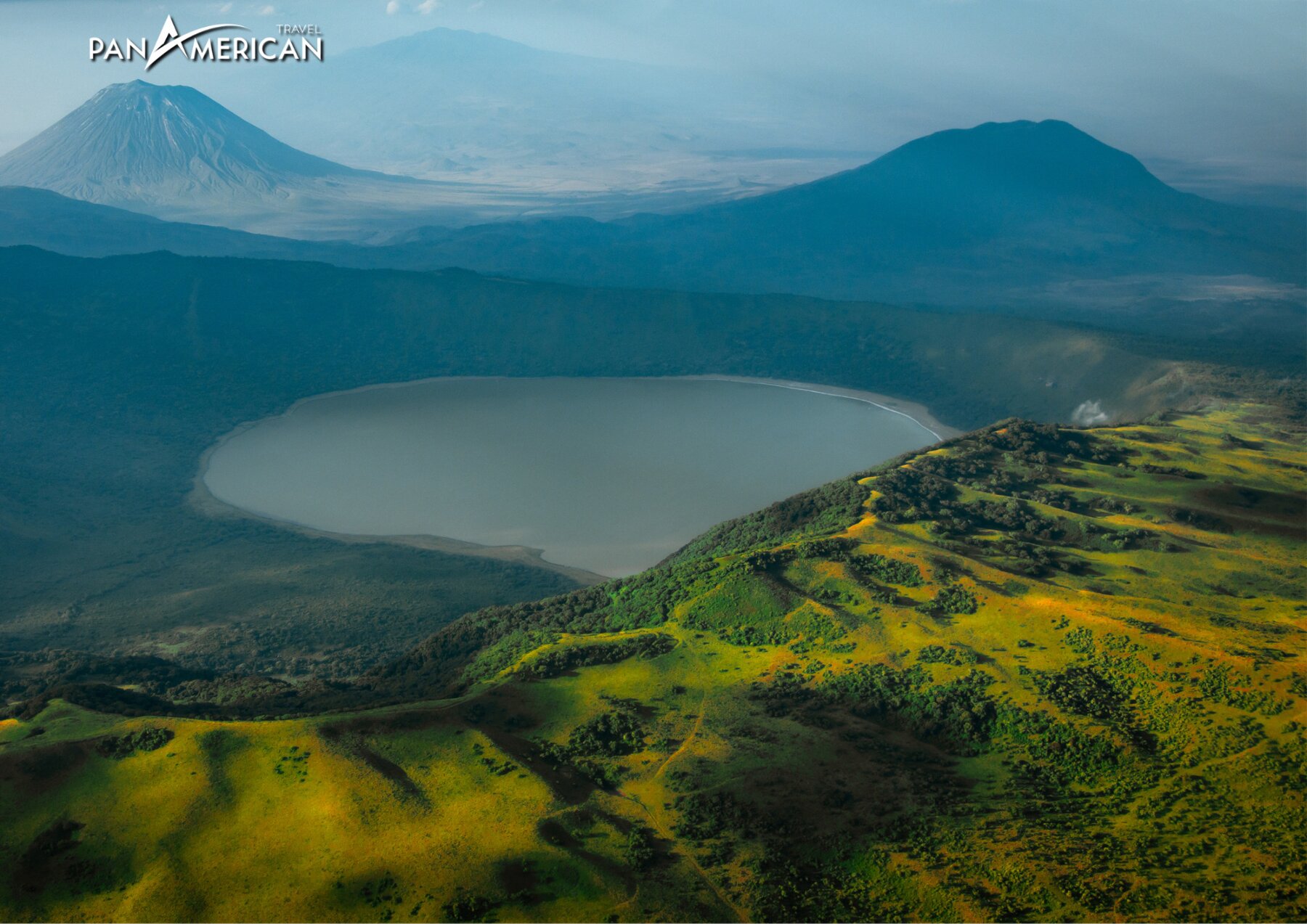 Empakaai Crater một miệng núi lửa khác nằm trong khu bảo tồn Ngorongoro