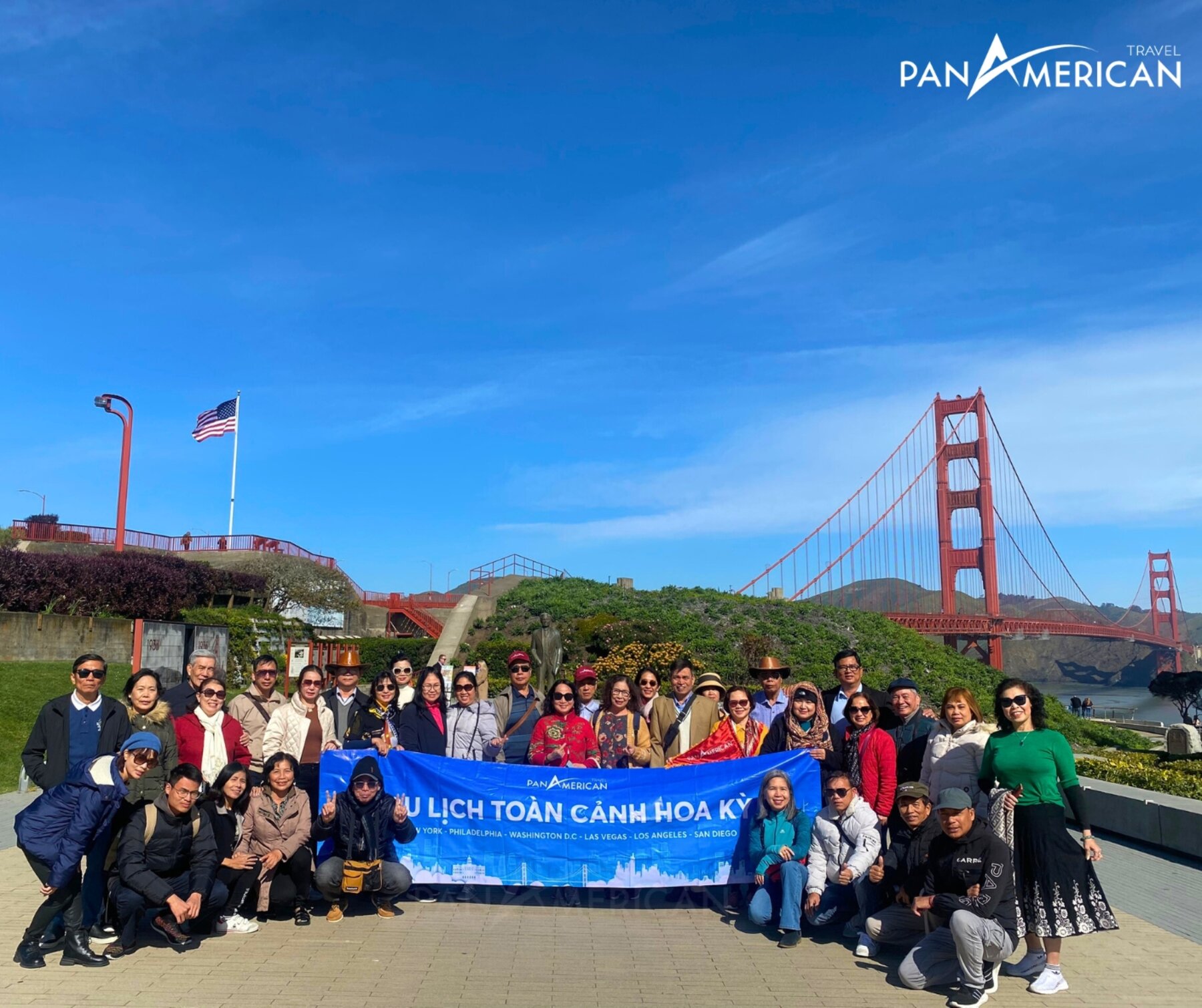 Khách hàng của Pan American Travel check in tại Cầu Cổng Vàng, San Francisco