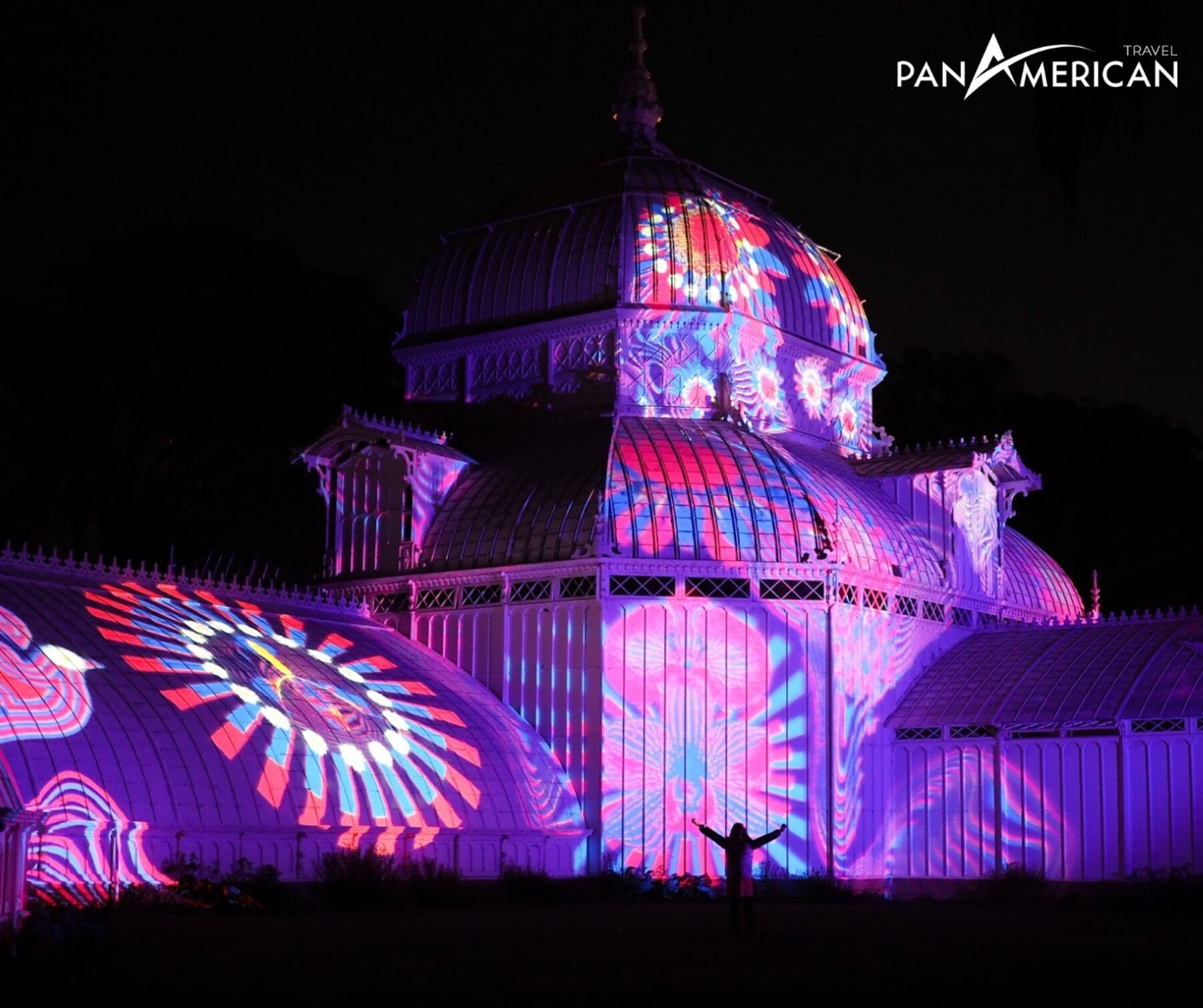 Một toà nhà trong lễ hội ánh sáng Illuminate SF huyền diệu 