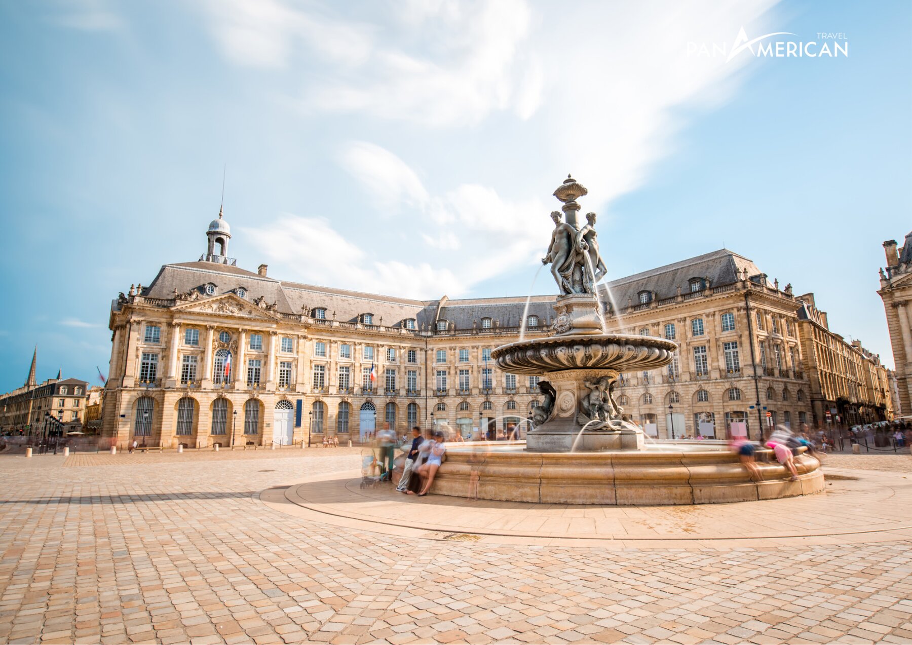 Quảng trường Place de la Bourse một trong những địa điểm du lịch Pháp nổi tiếng 
