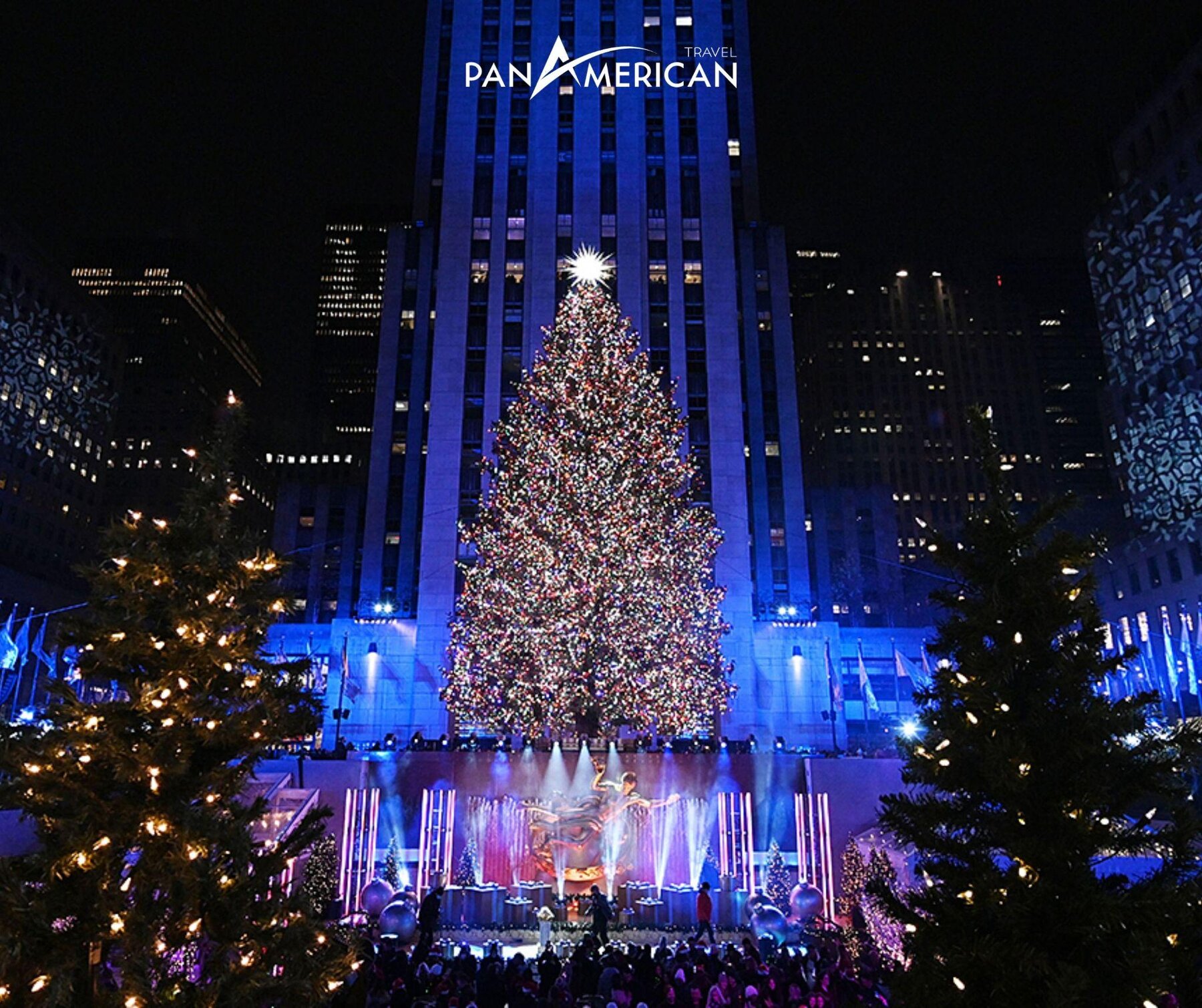 Cây thông Rockefeller được dựng lên hàng năm vào mùa Giáng Sinh