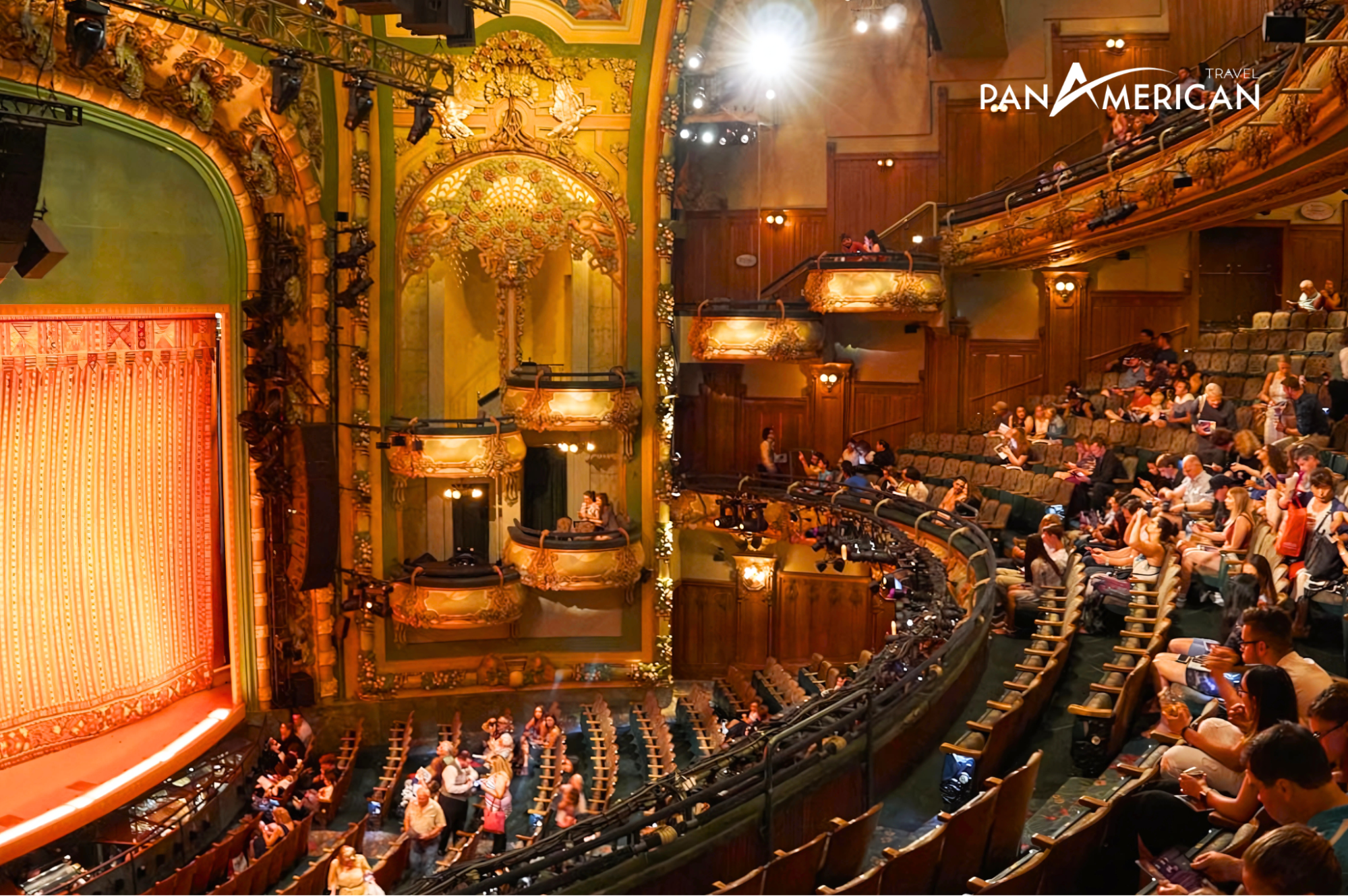 Khung cảnh lộng lẫy bên trong Broadway