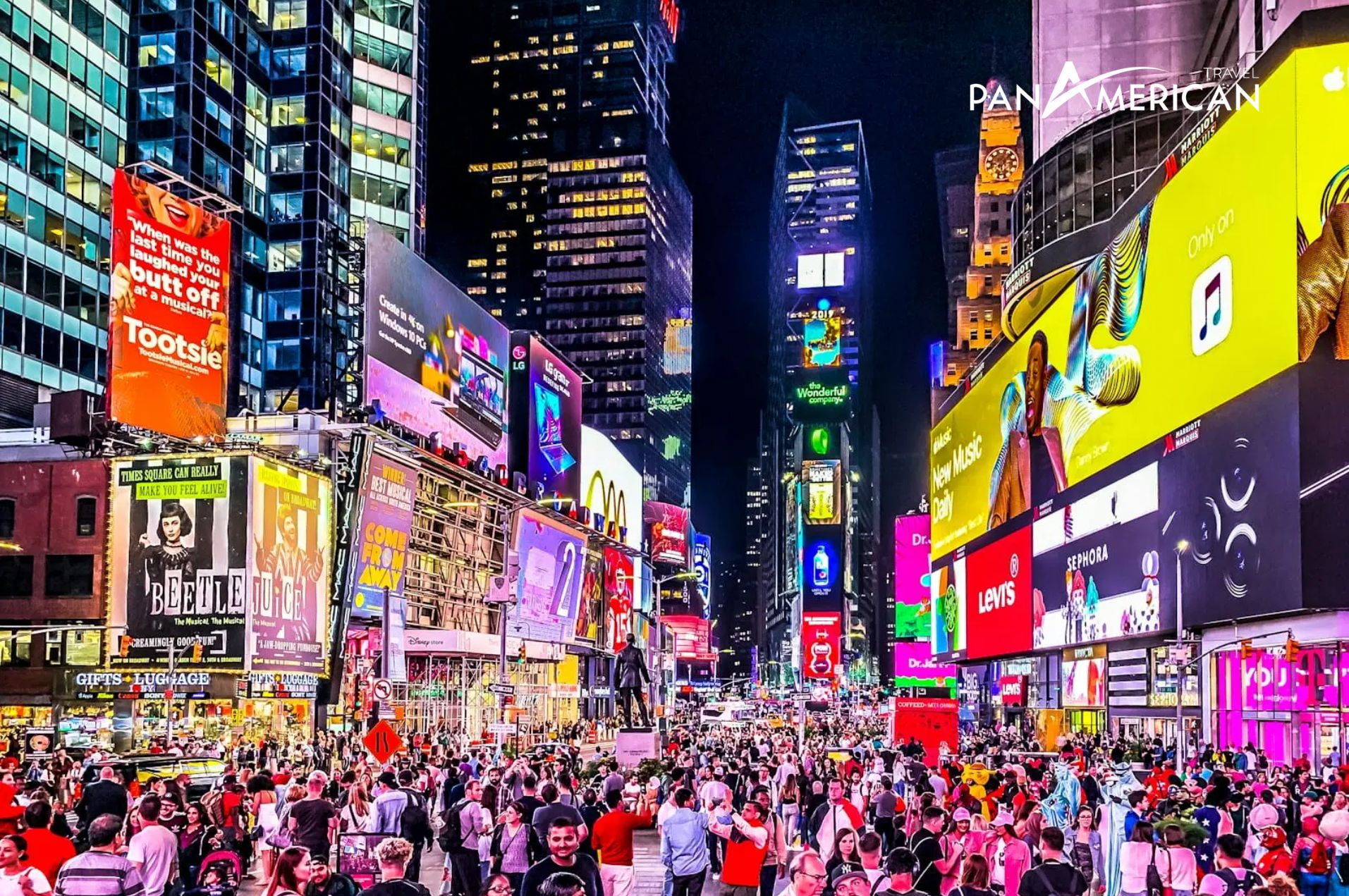 Times Square luôn rực rỡ trong ánh đèn quảng cáo