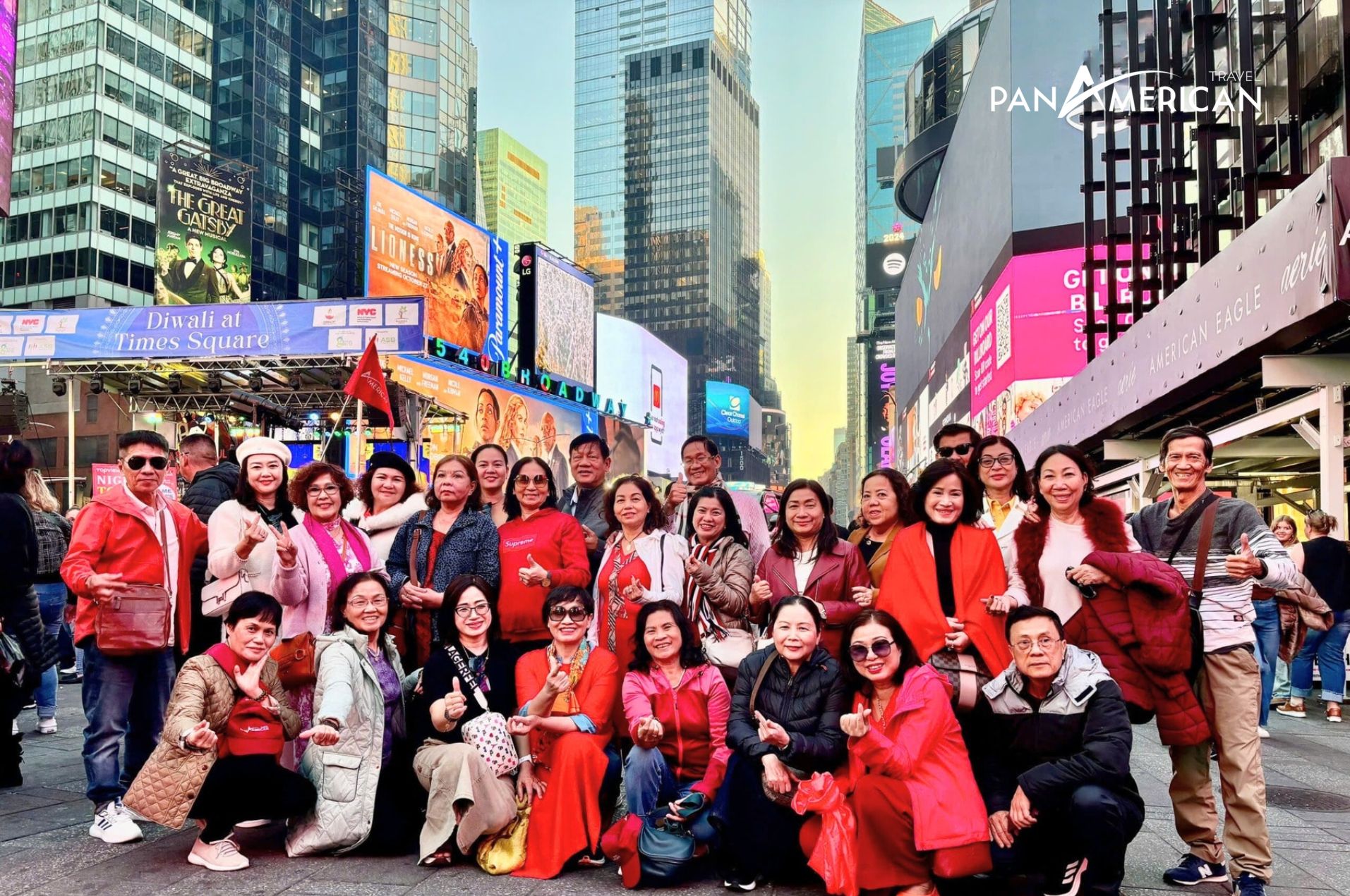 Tận hưởng không khí sôi động tại Time Square (Ảnh khách Pan American Travel)
